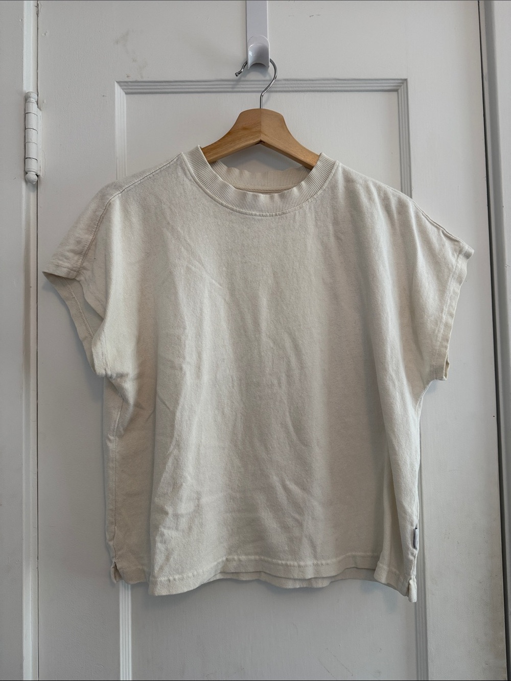 Le bon shoppe Jeanne  Crewneck Tee in Naturel